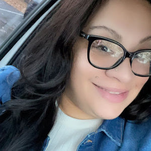 Meet your Posher, Yesenia